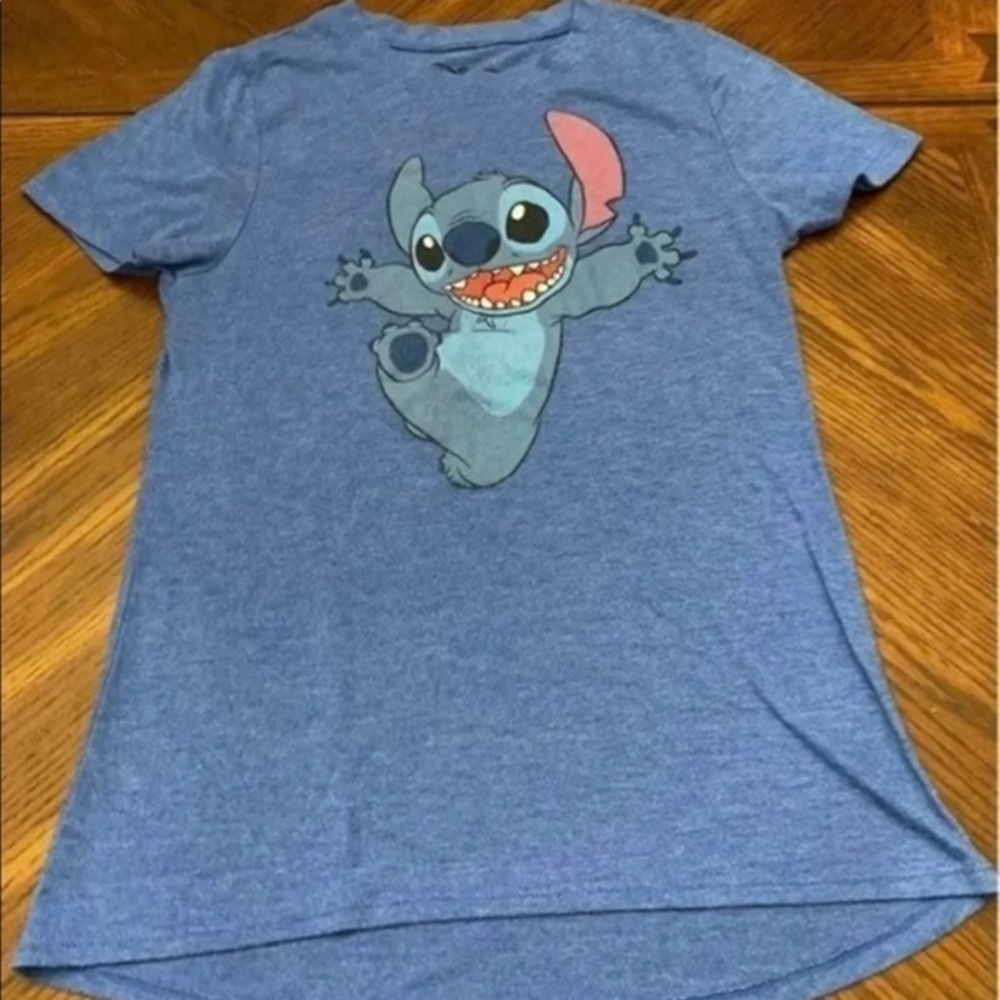 Disney Stitch Graphic Tee Small‎